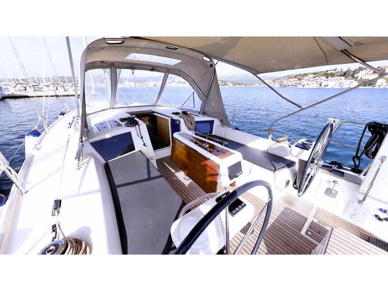 Book yachts online - sailboat - Dufour 360 Grand Large - Layla - rent