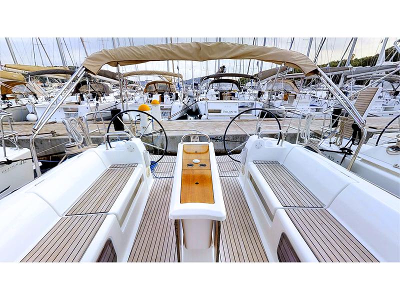 Book yachts online - sailboat - Dufour 410 Grand Large - Maja FB - rent