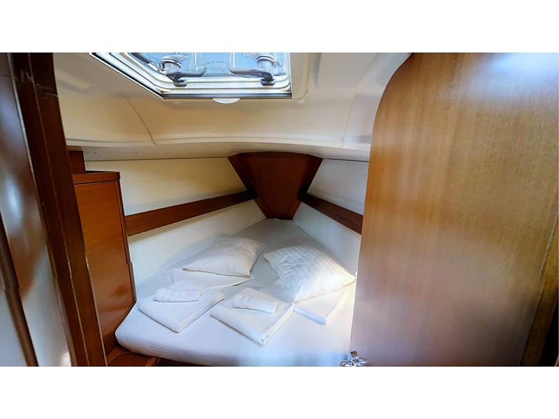 Book yachts online - sailboat - Dufour 34 Performance - Una FB  - rent