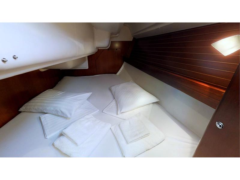 Book yachts online - sailboat - Dufour 325 Grand Large - Alma R  - rent