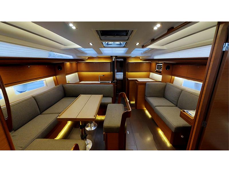 Book yachts online - sailboat - Dufour 520 Grand Large - Volante - rent