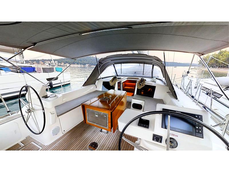 Book yachts online - sailboat - Dufour 520 Grand Large - Maestoso - rent