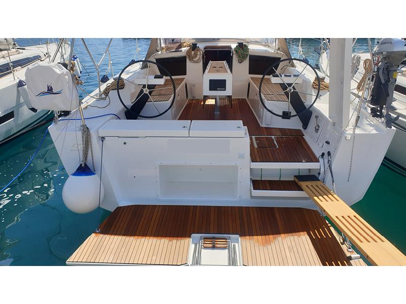 Book yachts online - sailboat - Dufour 430 Grand Large - Amoroso - rent