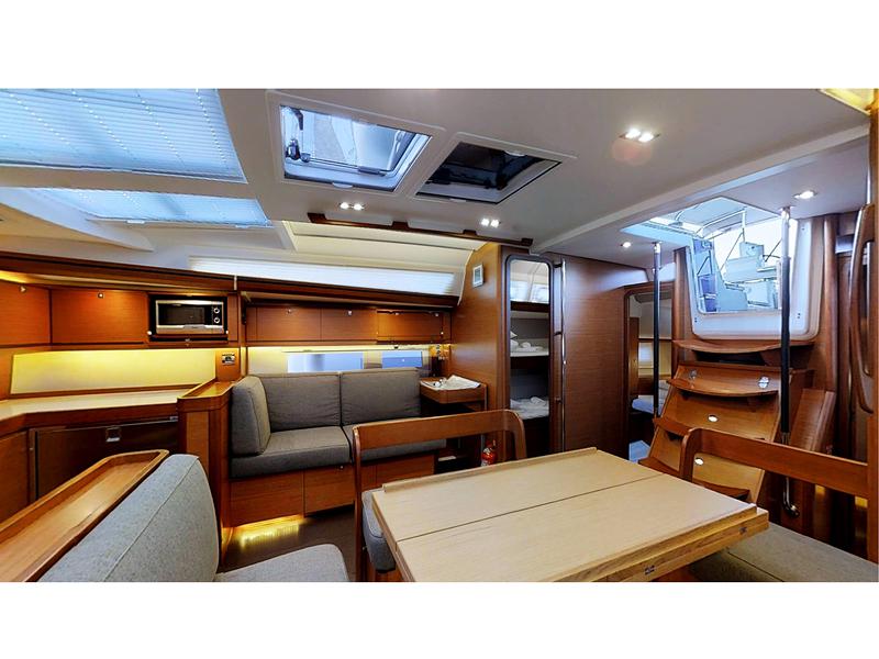 Book yachts online - sailboat - Dufour 520 Grand Large - Maverick  - rent