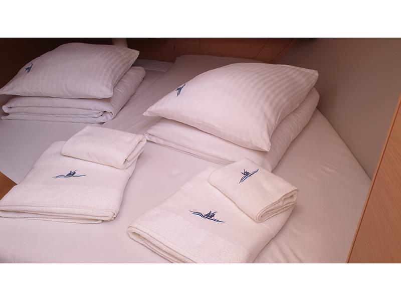 Book yachts online - sailboat - Dufour 360 Grand Large - Lola - rent