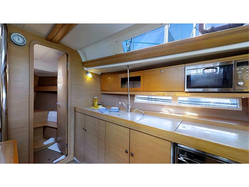 Book yachts online - sailboat - Dufour 380 Grand Large - Lika FB - rent
