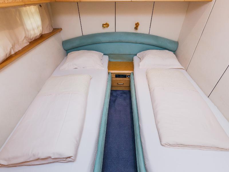 Book yachts online - motorboat - Fairline 65 Squadron - Sunshine MBL - rent