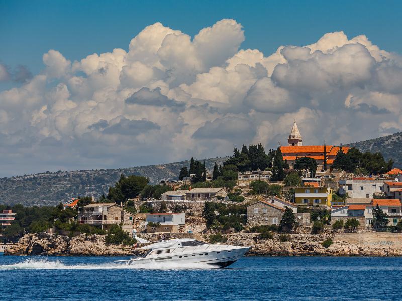 Book yachts online - motorboat - Fairline 65 Squadron - Sunshine MBL - rent