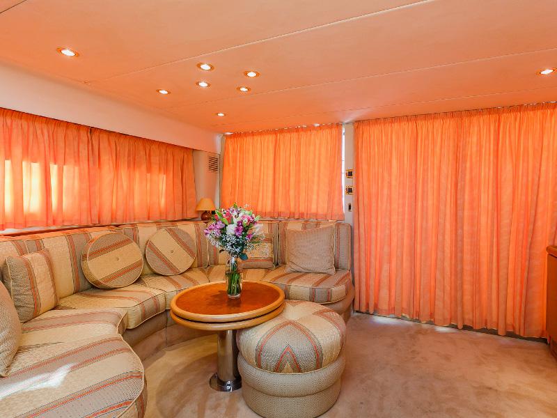 Book yachts online - motorboat - Fairline 65 Squadron - Sunshine MBL - rent