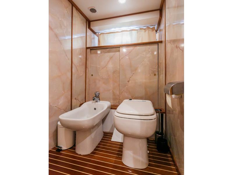 Book yachts online - motorboat - Fairline 65 Squadron - Sunshine MBL - rent