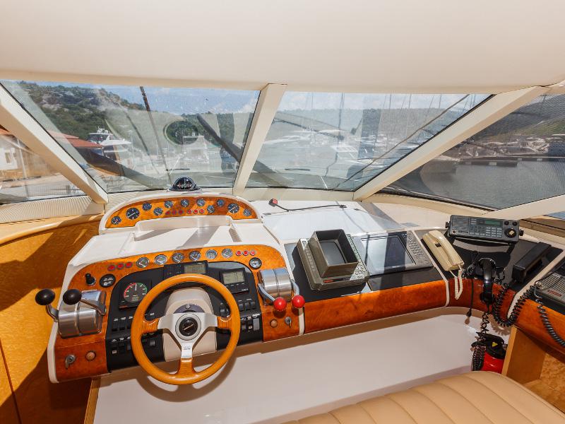 Book yachts online - motorboat - Fairline 65 Squadron - Sunshine MBL - rent