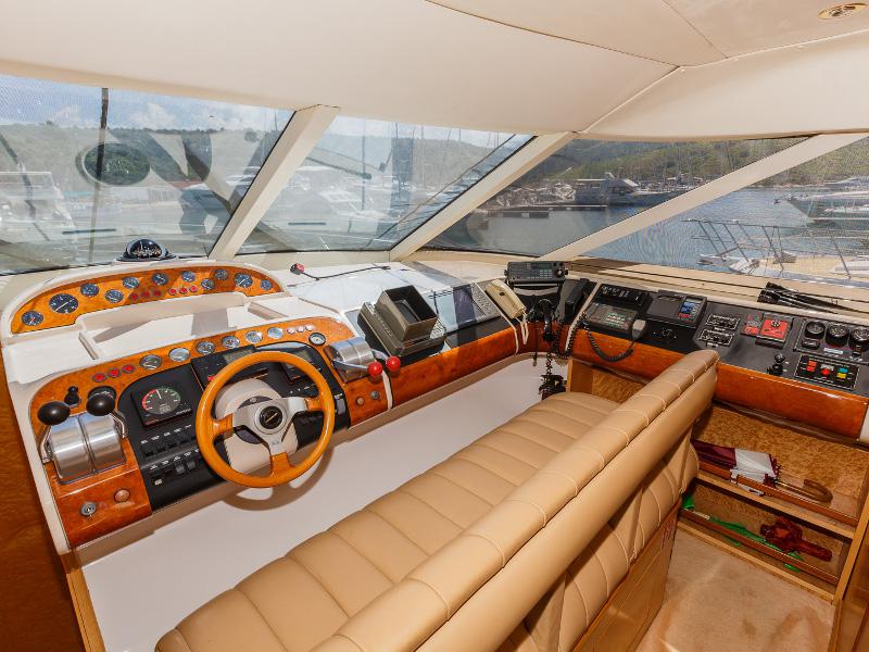 Book yachts online - motorboat - Fairline 65 Squadron - Sunshine MBL - rent