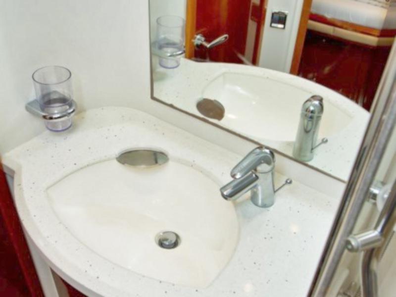 Book yachts online - motorboat - Princess V 58 - Cool - rent