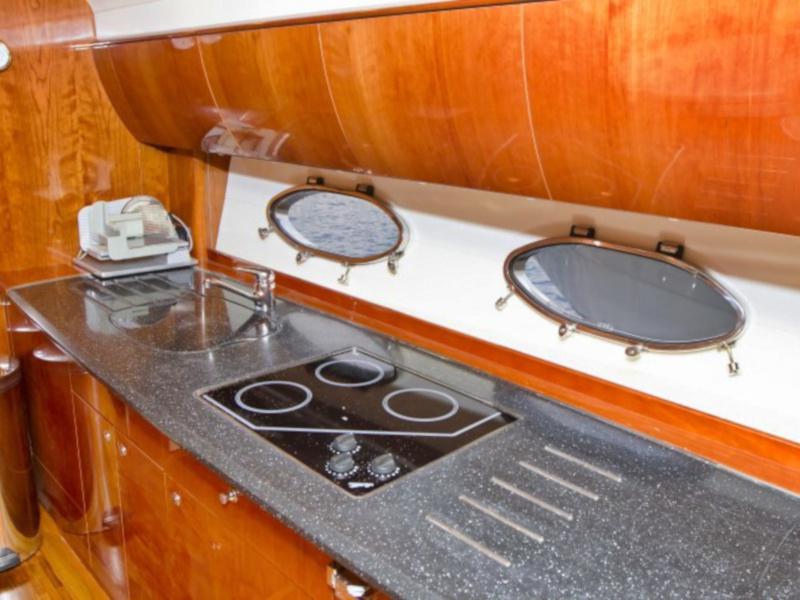 Book yachts online - motorboat - Princess V 58 - Cool - rent