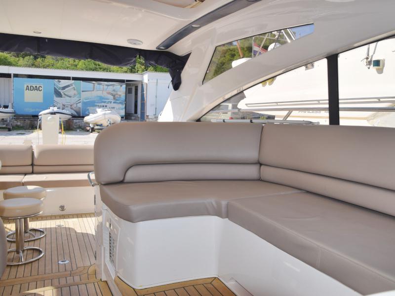 Book yachts online - motorboat - Princess V 58 - Cool - rent