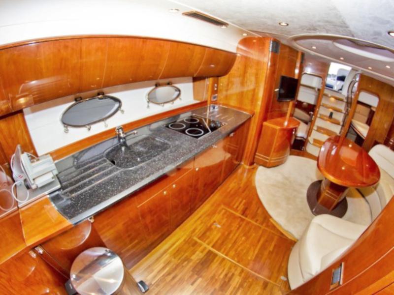 Book yachts online - motorboat - Princess V 58 - Cool - rent