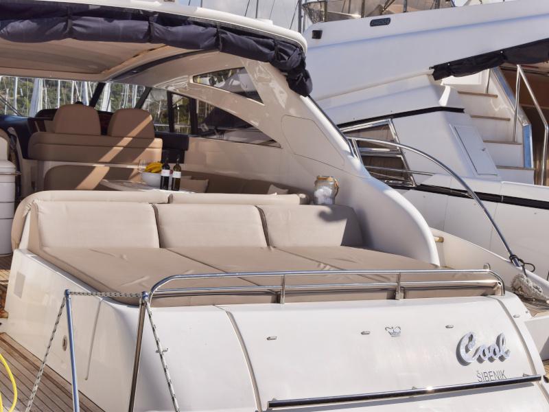 Book yachts online - motorboat - Princess V 58 - Cool - rent
