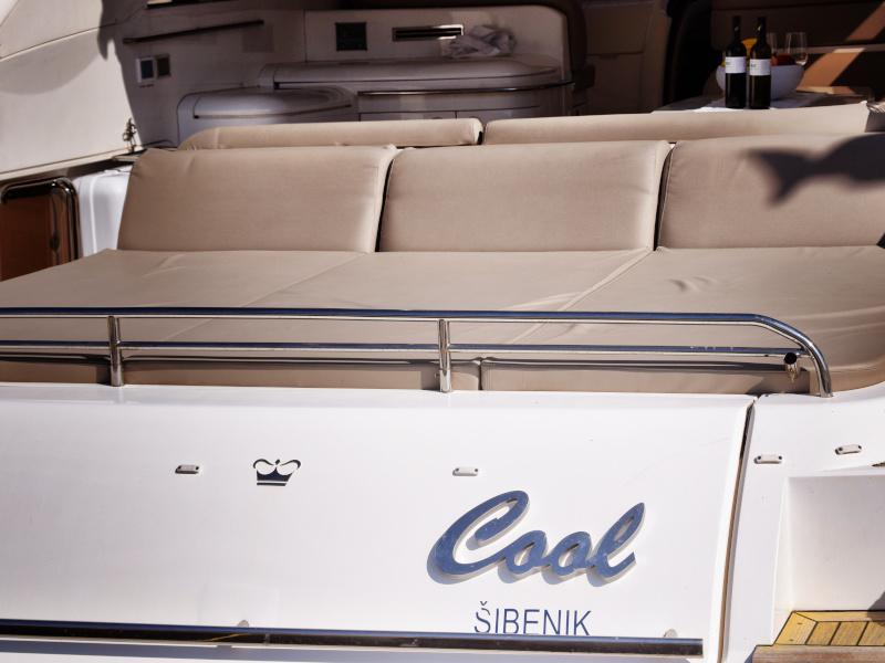 Book yachts online - motorboat - Princess V 58 - Cool - rent