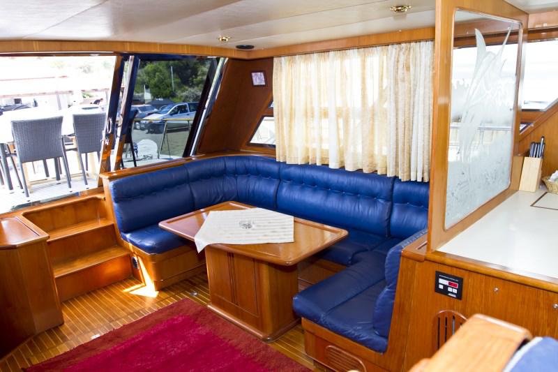 Book yachts online - motorboat - Yaretti 1910 - Relax  - rent