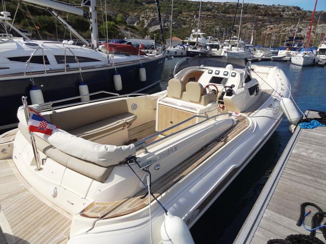 Book yachts online - motorboat - MAR-CO e-motion 32 - Marco - rent