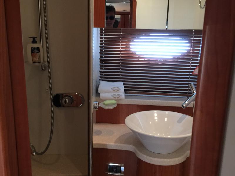 Book yachts online - motorboat - Manhattan 50 - Aviator - rent