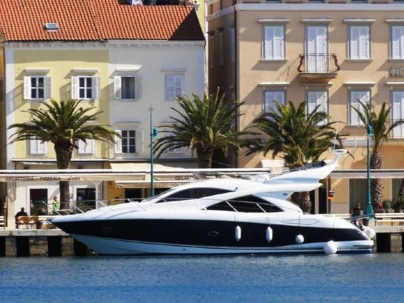 Book yachts online - motorboat - Manhattan 50 - Aviator - rent