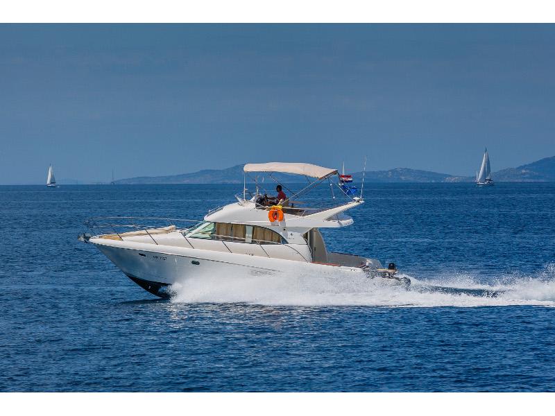 Book yachts online - motorboat - Jeanneau Prestige 36 Fly - Dodo - rent