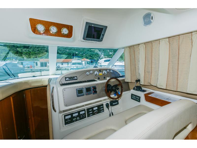 Book yachts online - motorboat - Jeanneau Prestige 36 Fly - Dodo - rent