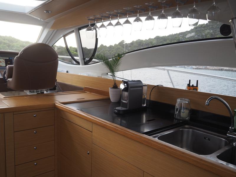 Book yachts online - motorboat - Alena 54 - Solo 1 - rent