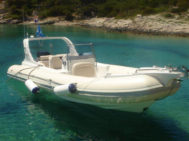 Book yachts online - motorboat - AGA Marine Spirit 640 - AGA - rent