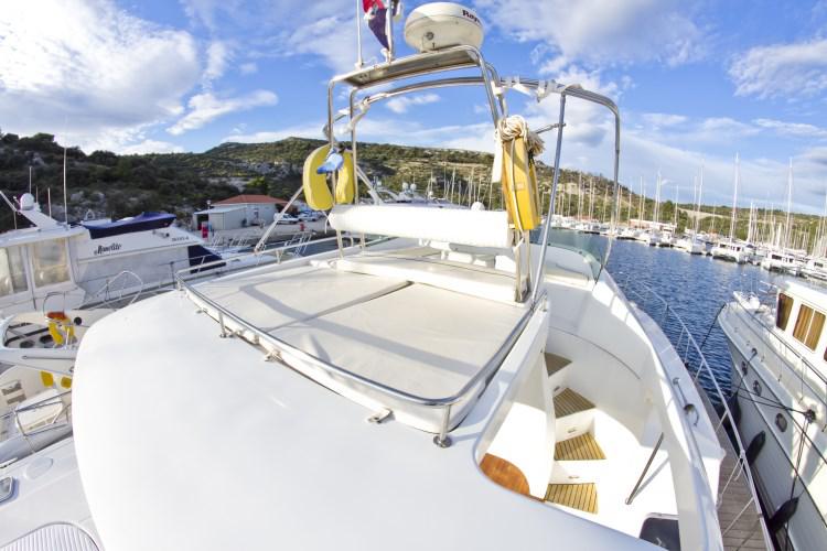 Book yachts online - powercatamaran - Lagoon Powercat 43 - Perseus 1 - rent