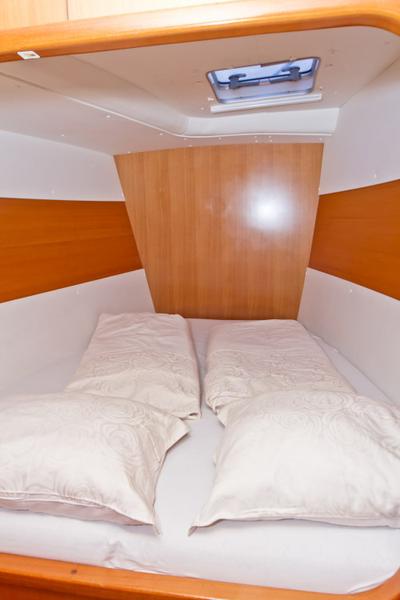 Book yachts online - powercatamaran - Lagoon Powercat 43 - Perseus 1 - rent