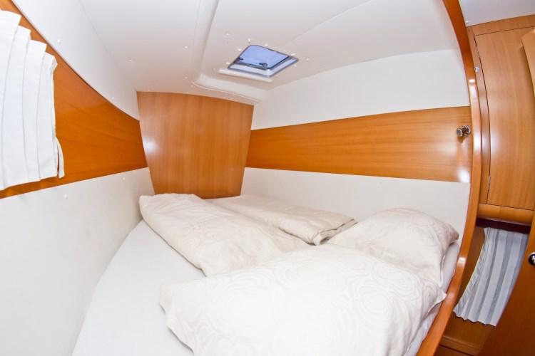 Book yachts online - powercatamaran - Lagoon Powercat 43 - Perseus 1 - rent