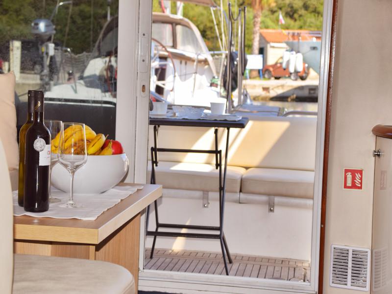 Book yachts online - motorboat - Fairline Phantom 40 - Julia - rent