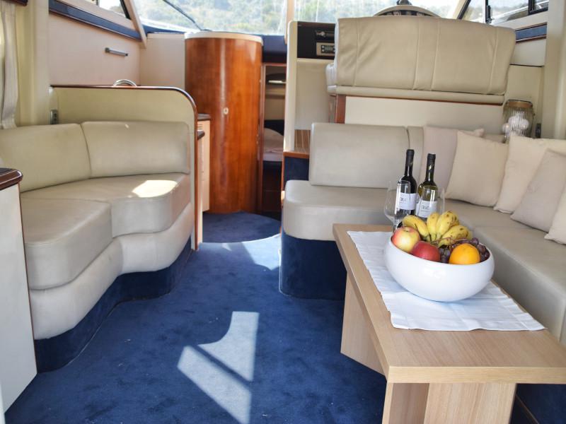 Book yachts online - motorboat - Fairline Phantom 40 - Julia - rent