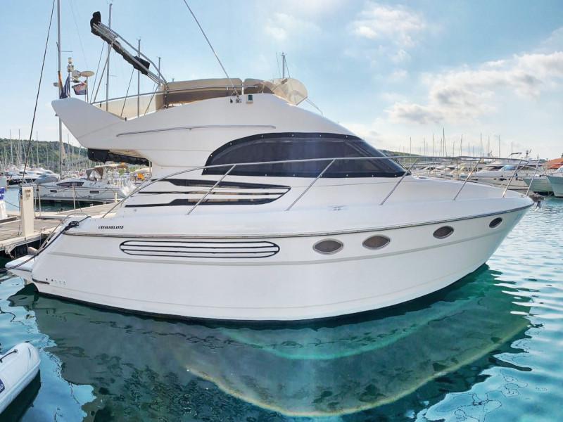Book yachts online - motorboat - Fairline Phantom 40 - Julia - rent
