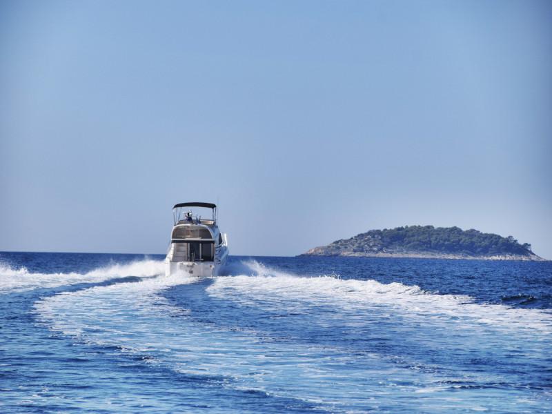 Book yachts online - motorboat - Fairline Phantom 40 - Julia - rent