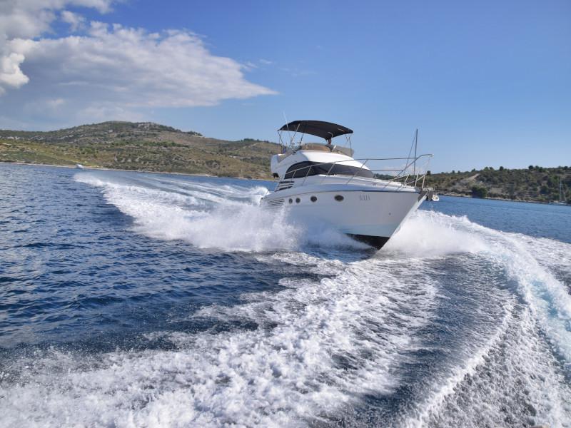 Book yachts online - motorboat - Fairline Phantom 40 - Julia - rent