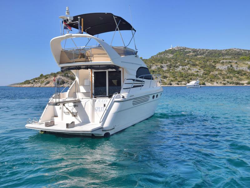 Book yachts online - motorboat - Fairline Phantom 40 - Julia - rent