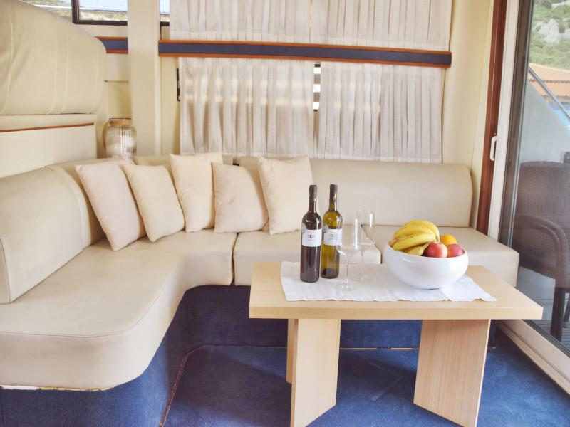 Book yachts online - motorboat - Fairline Phantom 40 - Julia - rent