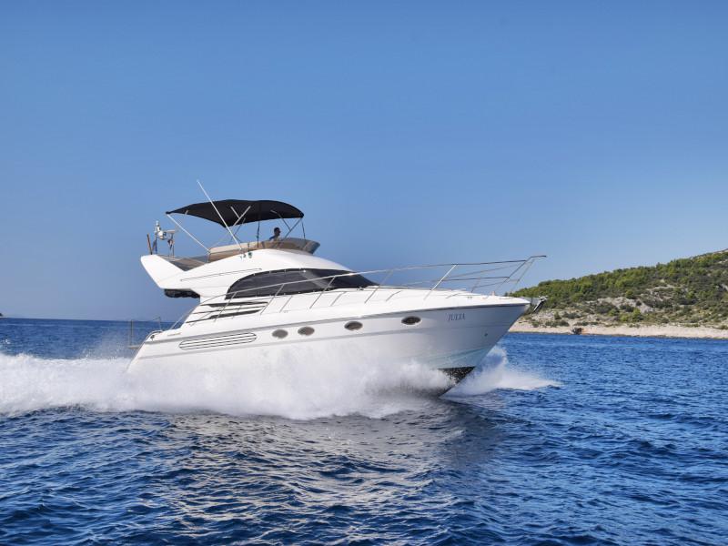 Book yachts online - motorboat - Fairline Phantom 40 - Julia - rent