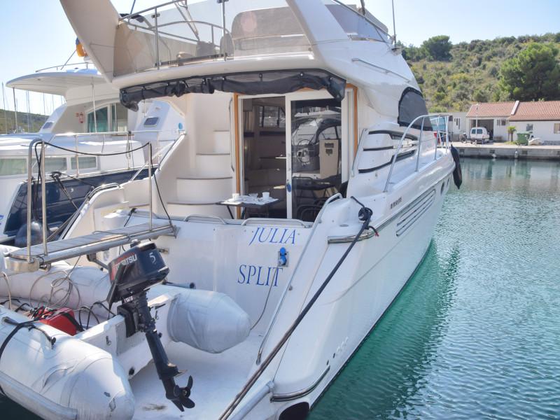 Book yachts online - motorboat - Fairline Phantom 40 - Julia - rent