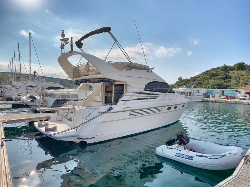 Book yachts online - motorboat - Fairline Phantom 40 - Julia - rent