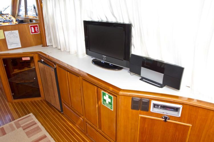 Book yachts online - motorboat - Yaretti 1910 - Royal  - rent