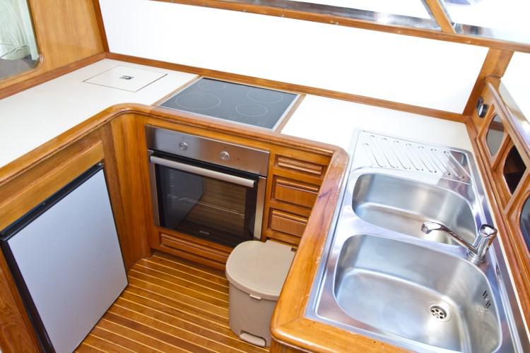 Book yachts online - motorboat - Yaretti 1910 - Royal  - rent