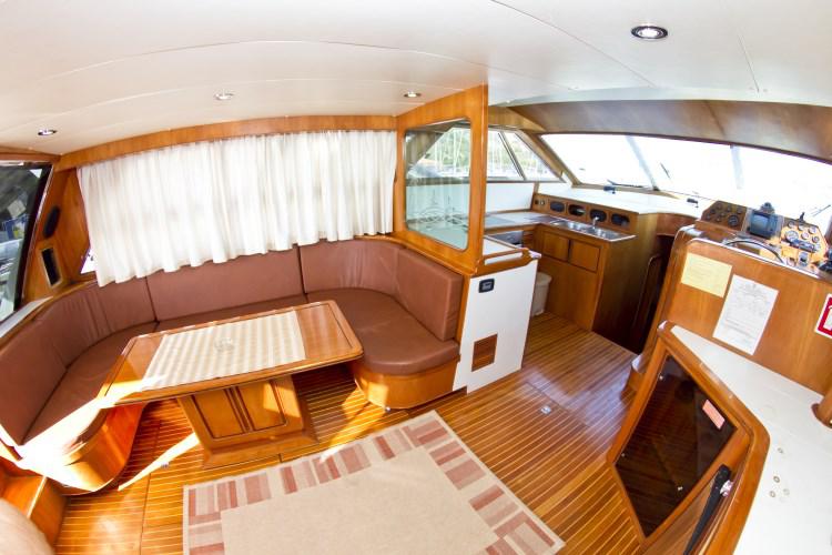 Book yachts online - motorboat - Yaretti 1910 - Royal  - rent