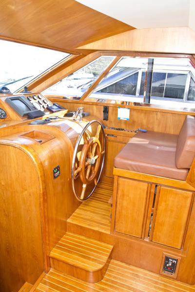 Book yachts online - motorboat - Yaretti 1910 - Royal  - rent