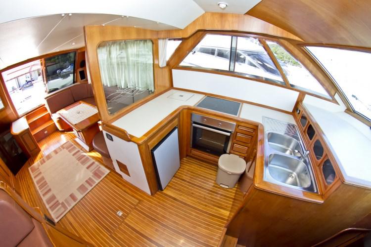 Book yachts online - motorboat - Yaretti 1910 - Royal  - rent