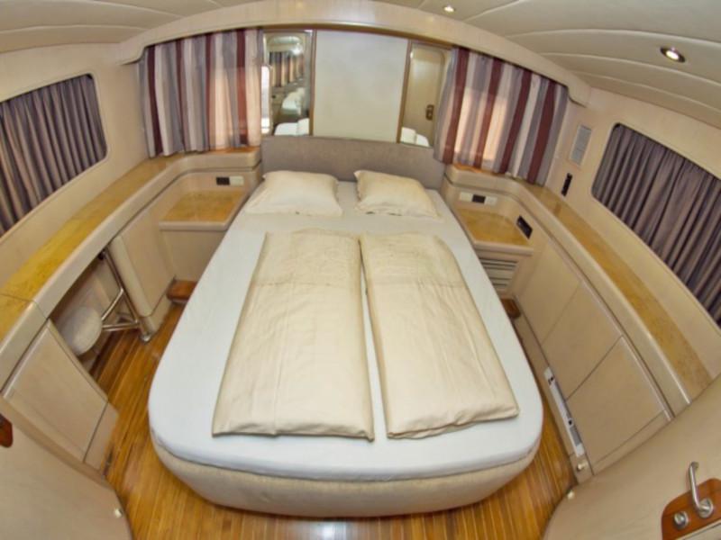 Book yachts online - motorboat - Johnson 56 - New Style  - rent