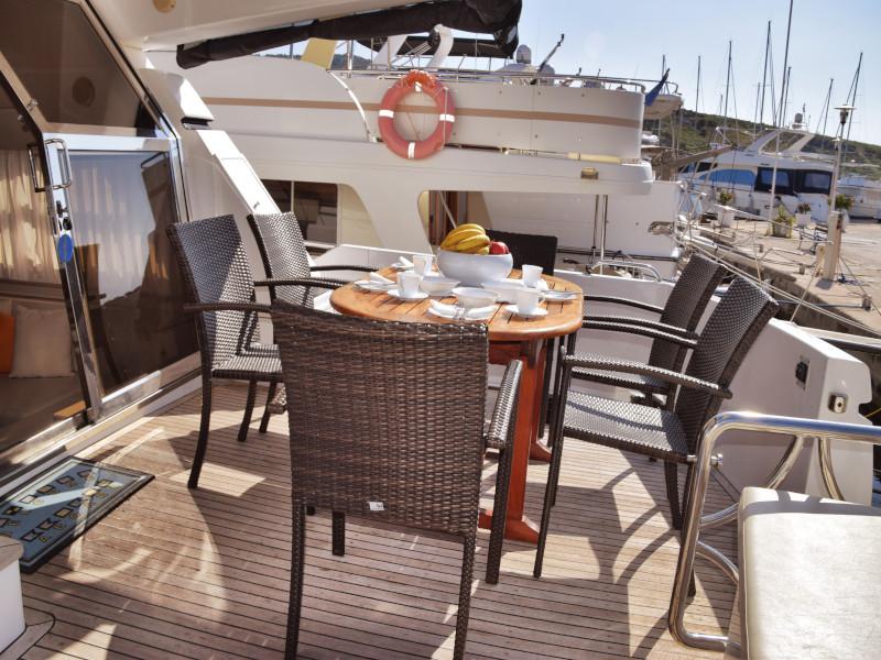 Book yachts online - motorboat - Johnson 56 - New Style  - rent